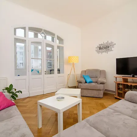 Apartment Karlin With Balcony Prag