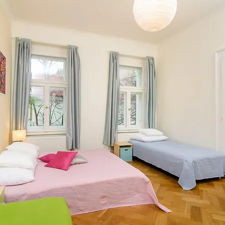 Karlin With Balcony Apartment